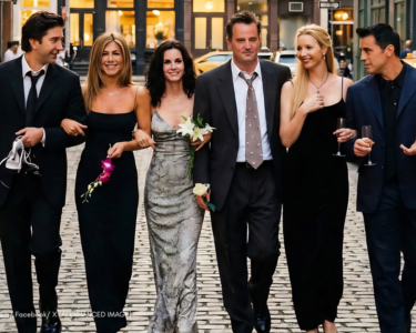 Friends cast Jennifer Aniston Courteney Cox Matt LeBlanc David Schwimmer Lisa Kudrow Matthew Perry